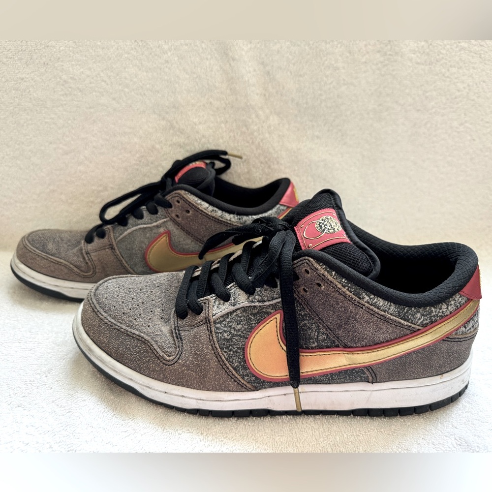 Nike SB Dunk Low Beijing Metallic Gold | Size 9